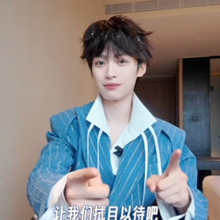 双手同时化一般是小朋友的习惯吧笨蛋纸鱼 