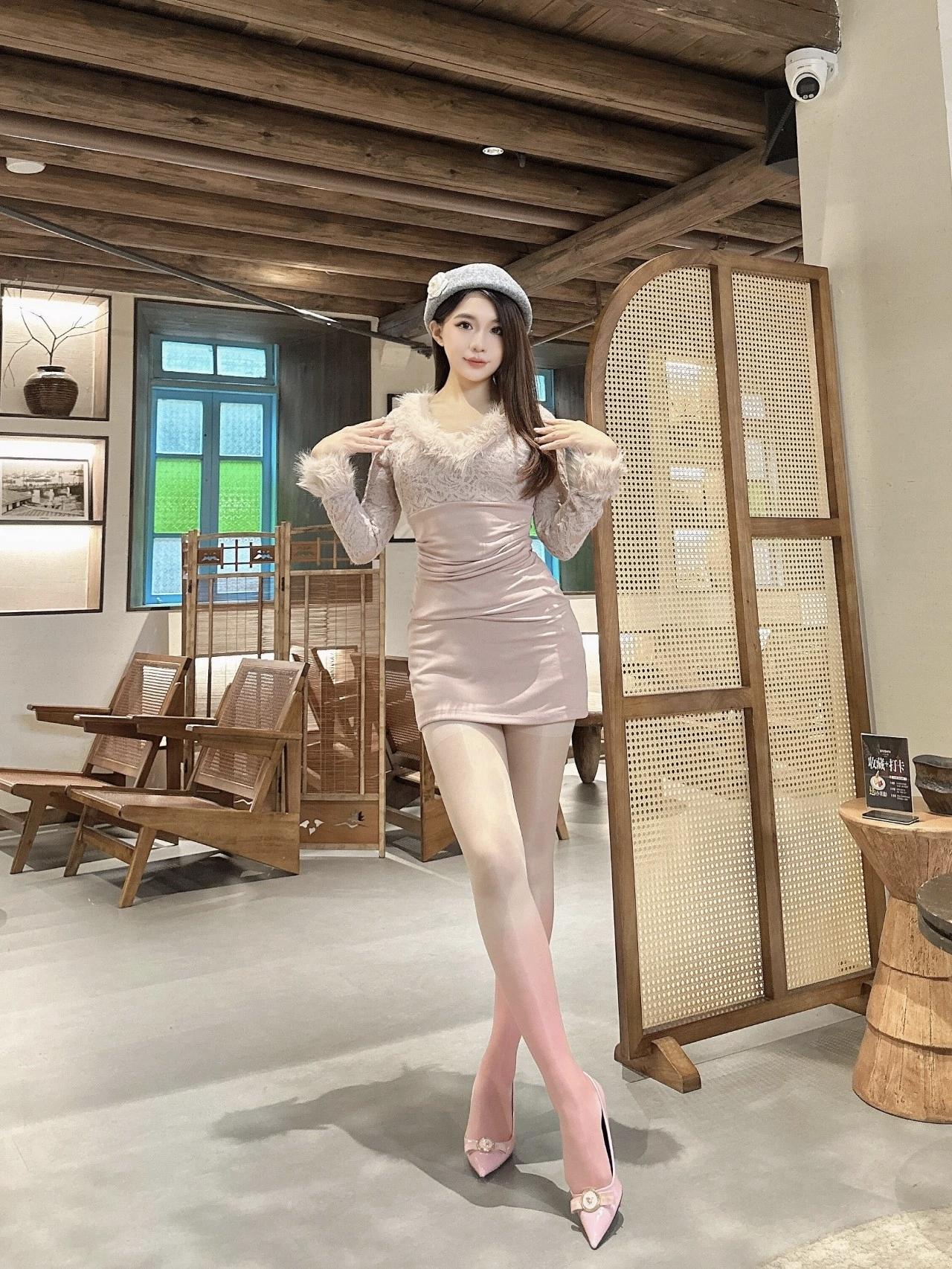 有浪漫的感觉！渐变袜有点小特别，真的好看耶！