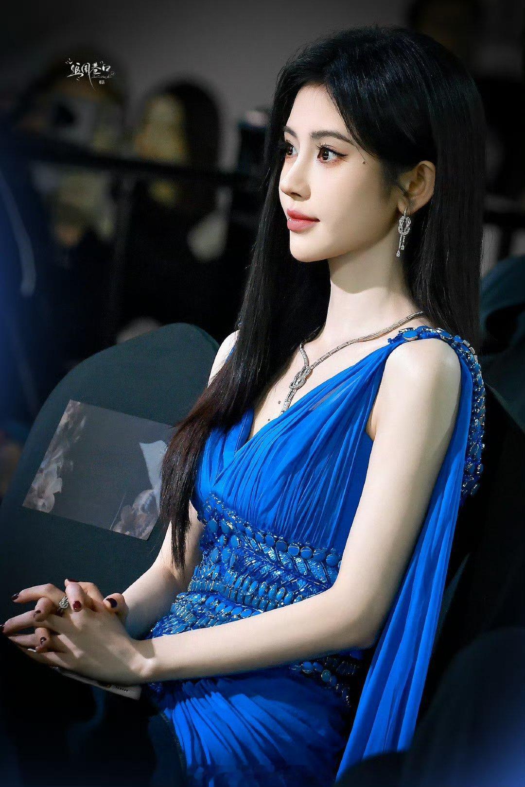 鞠婧祎 蓝色妖姬满分美女来着 