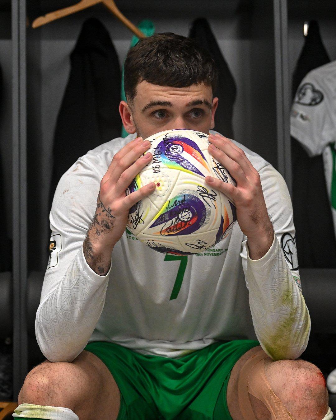 帕罗特：“这次绝杀回看了多少次？大约500次了🤣！即便在昨晚，我上床了也睡不着