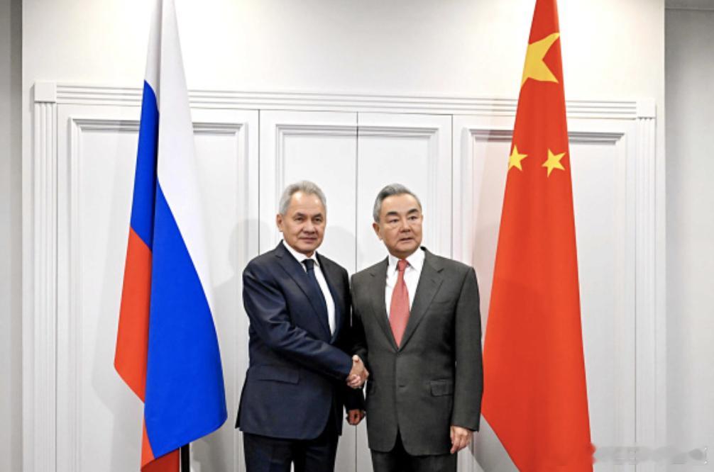 中俄就涉日本问题进行战略对表最近两大邻国，必须协力合作，坚决反击法西斯主义、日本