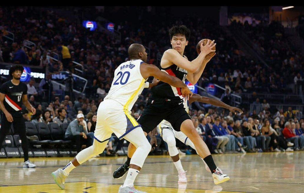 一点点进步，下场再次面对勇士，看看杨瀚森对上这俩老油条，会有什么调整和表现！[加