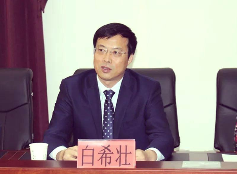 好好的白衣天使不当，非要去干那些违法乱纪的勾当！

辽宁省人民医院原党委书记白希