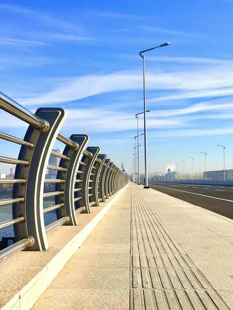 好消息！12月22日起，吉林市白山大桥开通公交车啦，新增87路公交车。

这可谓