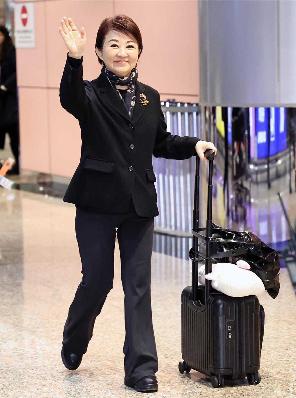 自吹自擂的一场秀！卢秀燕11天访美行落幕，今日返台 称成果“超乎预期”

台中市