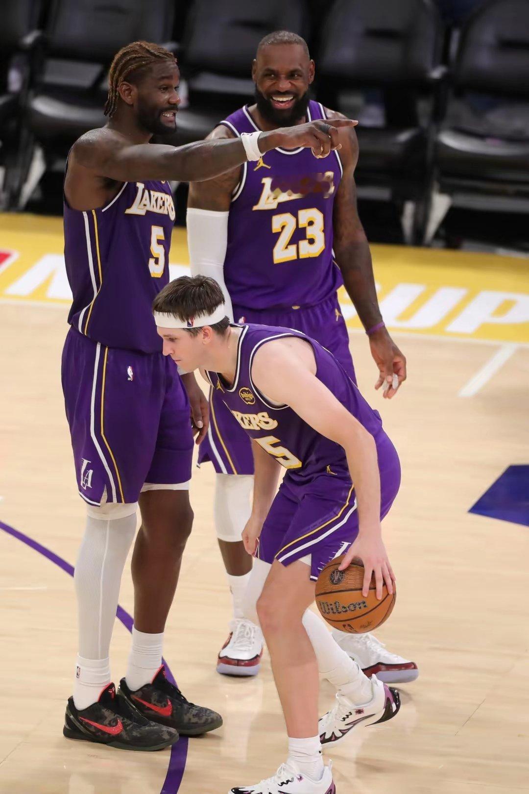 艾顿谈詹姆斯末节：关键时刻挺身而出&就像拍电影 我也是其中一员nba篮球 12月