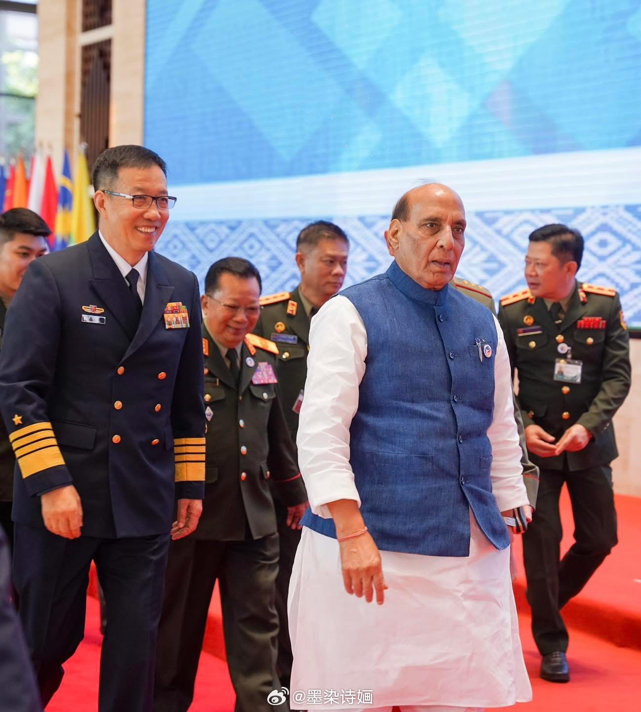 董军  2024.11.21 你在笑什么下周就月中还没新🍚