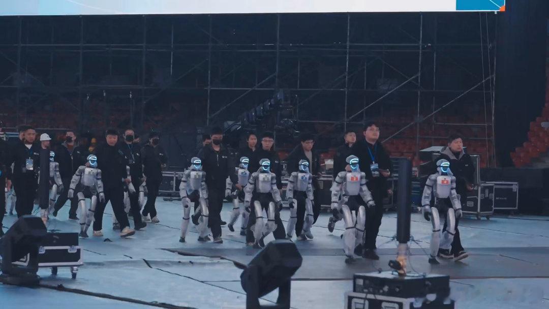 张杰北京鸟巢站幕后幕后见证实力！张杰鸟巢舞台突破想象，声光舞美全顶配，团队协作堪