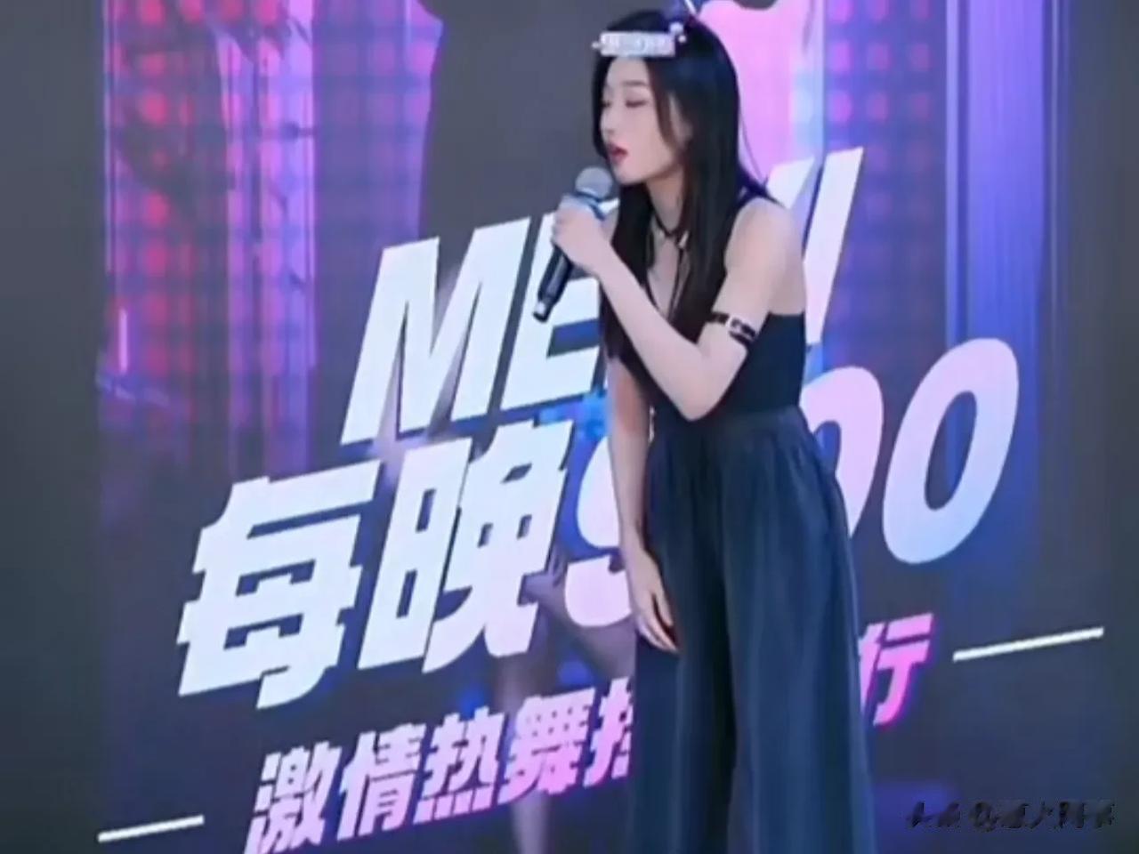 着装违规？小伊伊吐槽我提胳肢窝上面呗  每天20个节目 被官方淘汰的就剩仨

小