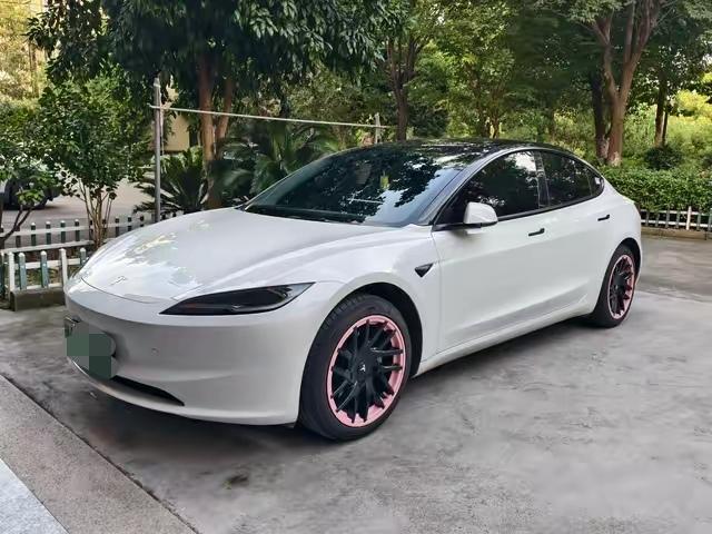 最近遇到几个特斯拉车主，说的全是0-100多少秒，在红绿灯的时候嘣别人这些事情，