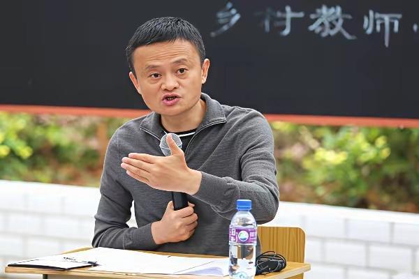 马云开会喝的是什么牌子的矿泉水
