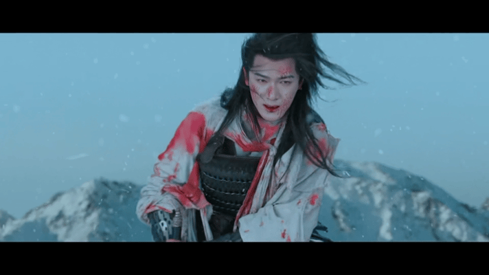 李昀锐冰湖重生踏尸迎战名场面李昀锐第1集1分31秒踩尸山镜头从青海实景的凛冽，到