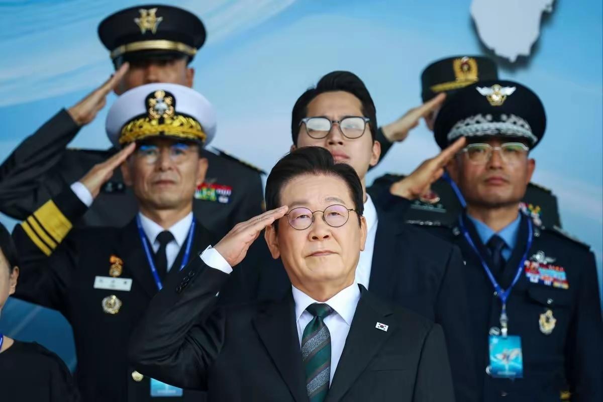 韩军领导层正进行10年来最大规模变动，最高的7名上将职务已经更换，34名中将职务