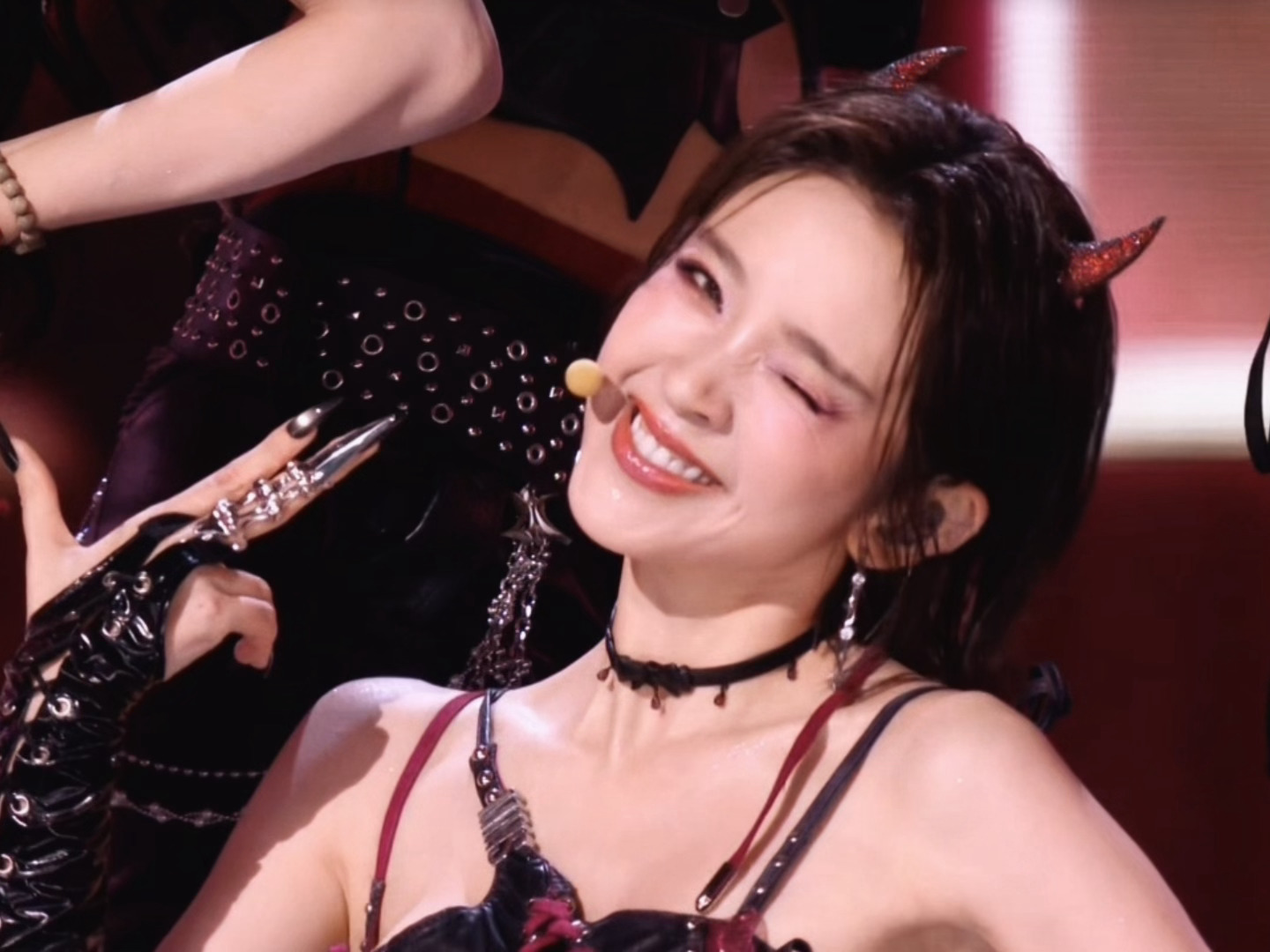 唐艺昕就这样靠脸硬抗现场。。。好美吧真的好美吧。。收藏这个无敌甜辣的ending