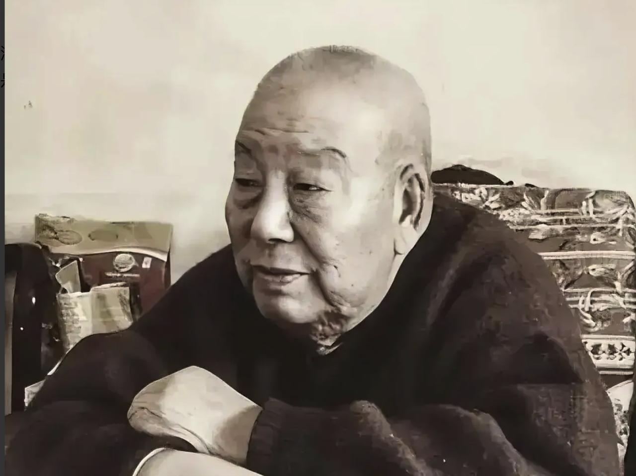 1951年，唐满洋饿了三天后，趁夜摸上580.7高地，却不见一个美军。他愣在原地