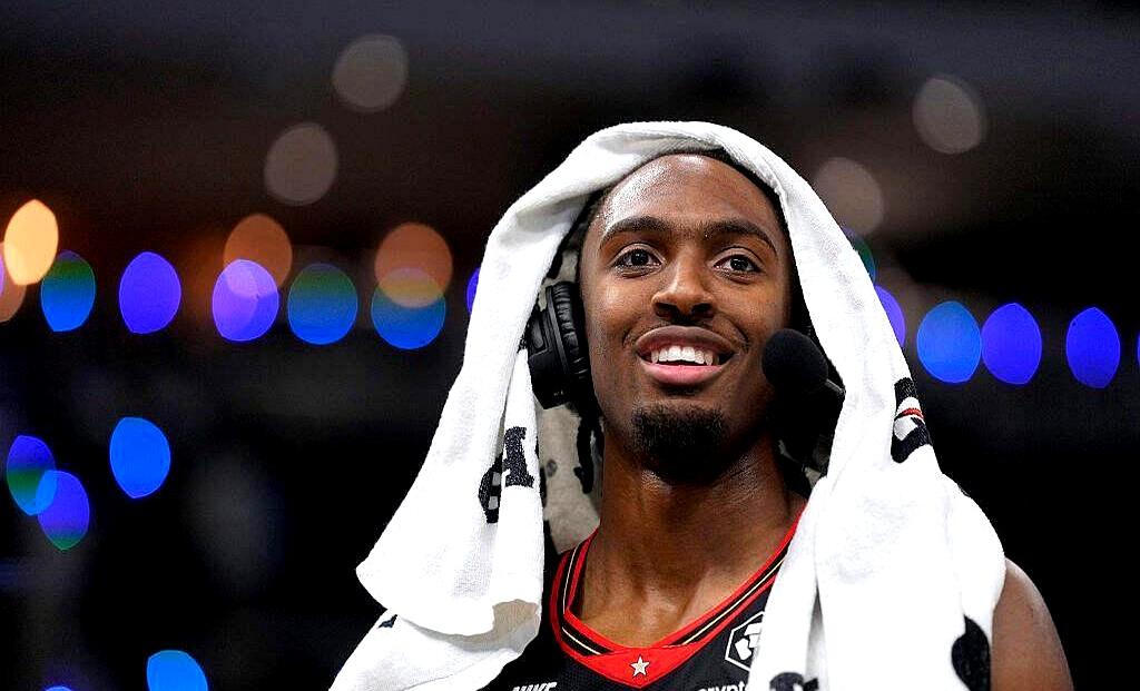 谁能想到，一个20顺位新秀，在球队核心倒下时，竟能扛起一切？泰瑞斯·马克西，就是