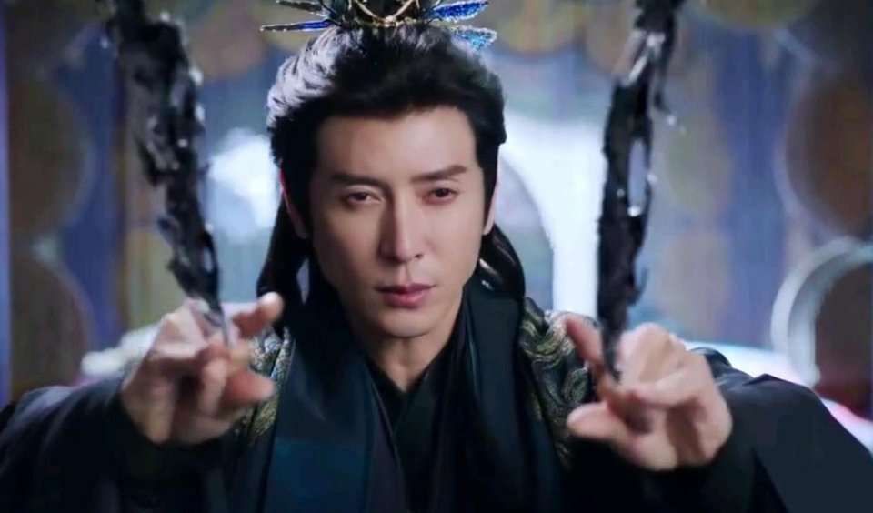 《白月梵星》瑱宇的忠诚堪比八公，却不知主人陌离竟是个恋爱脑正在热播。瑱宇的忠诚堪