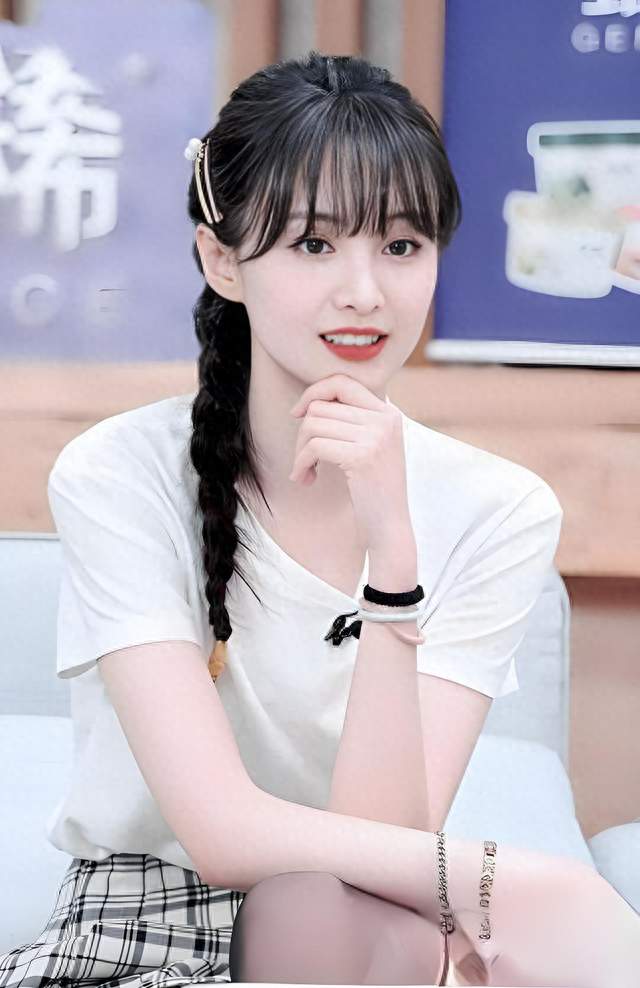 爱情没了事业毁了！封杀5年郑爽罕见露面，滞留美国或有3大原因