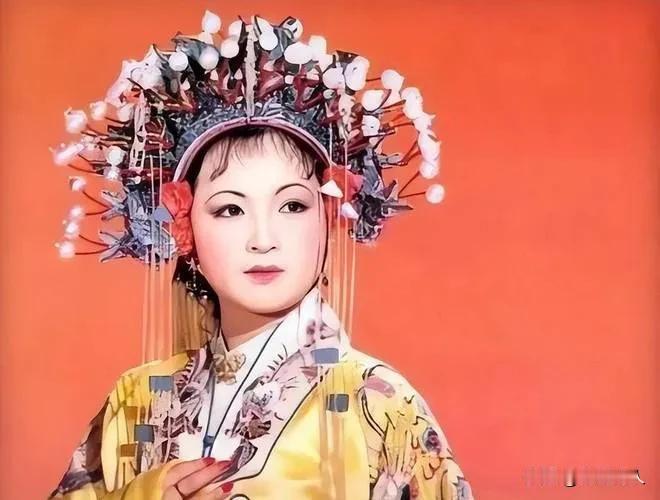 金陵十二钗之三•贾元春
念奴娇•贾元春
文/无冕诗人

1
华堂深处，叹元春孤影