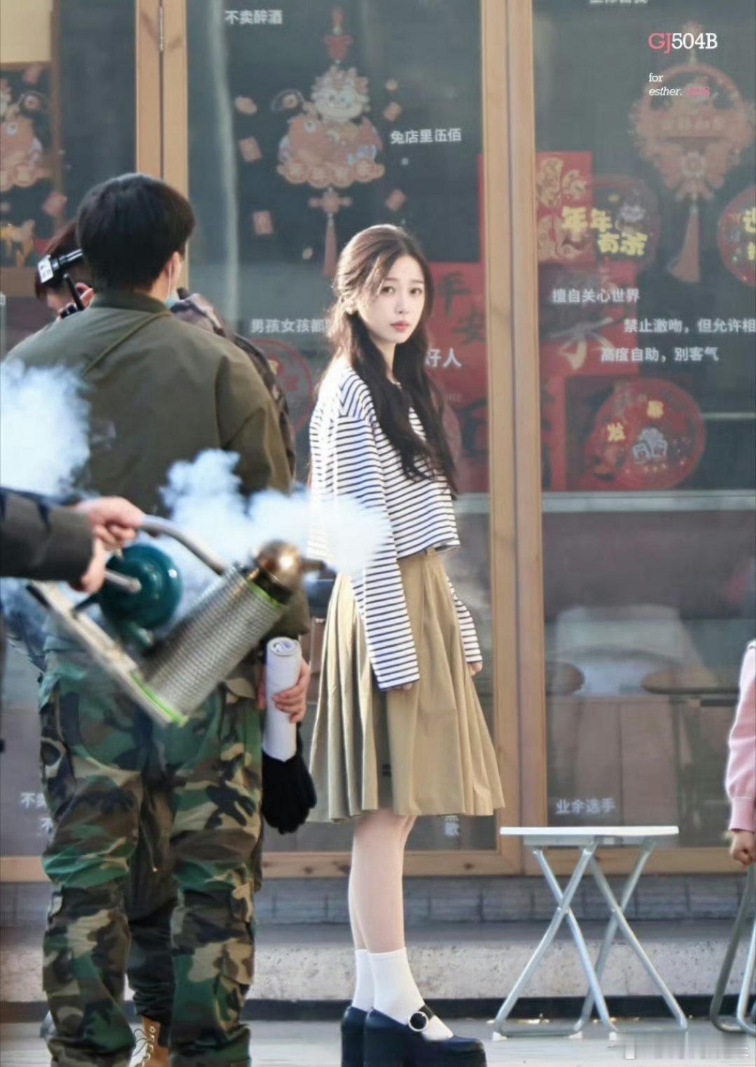 虞书欣姜暮路透图🈶，这套造型感觉还不错捏 