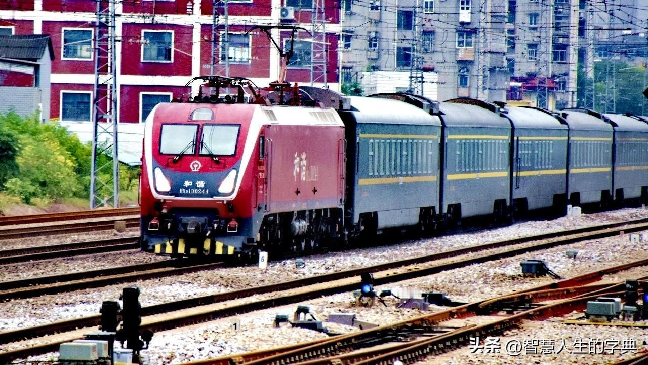 对于隆泸叙永铁路，大家最大的期待应该是开通客运了。但是这条铁路已经开通一个多月，