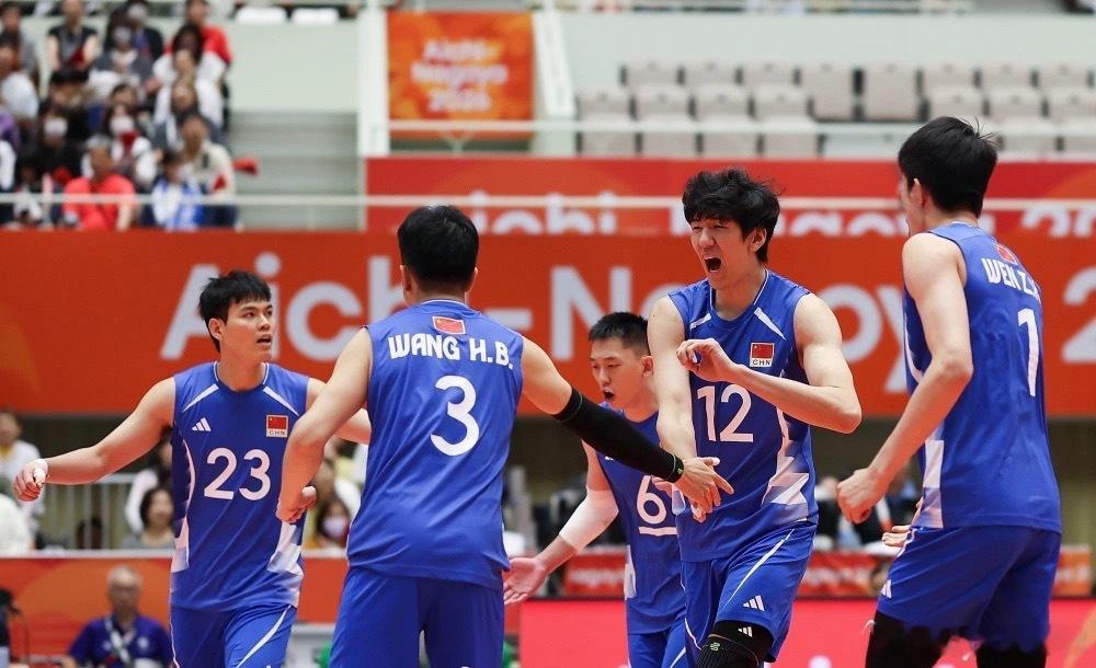 中国男排vs日本男排名古屋亚运会男排对决，中国男排迎战日本男排。中国队小组赛3-