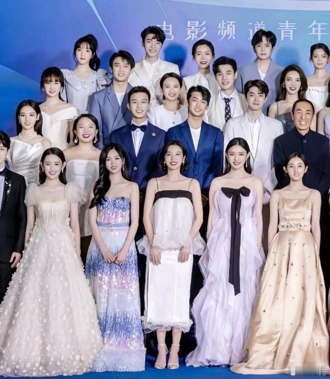 一眼扫过来C位还是有道理的，刘浩存哪怕是大光明在一众发型里也很突出 