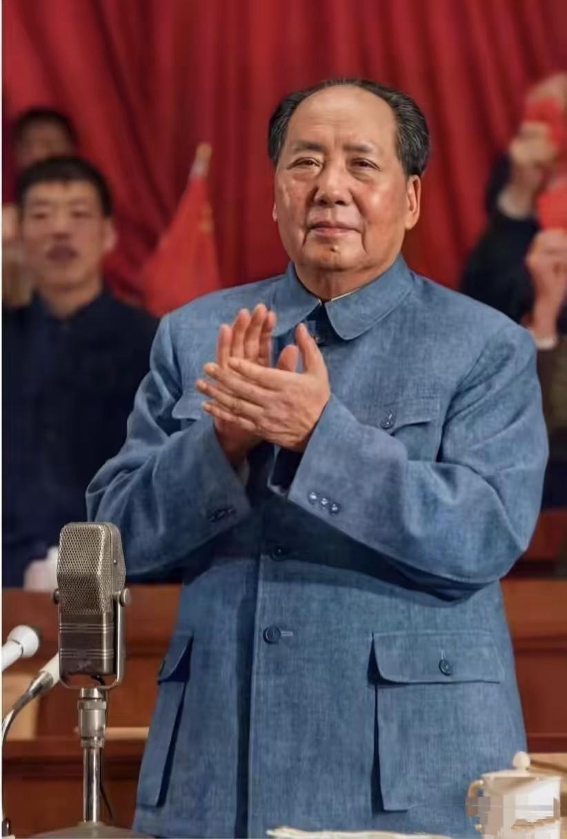 毛主席爱学习，
藏书很多。
毛主席的书我爱读，
他的崇高精神激励着我们，
不断努