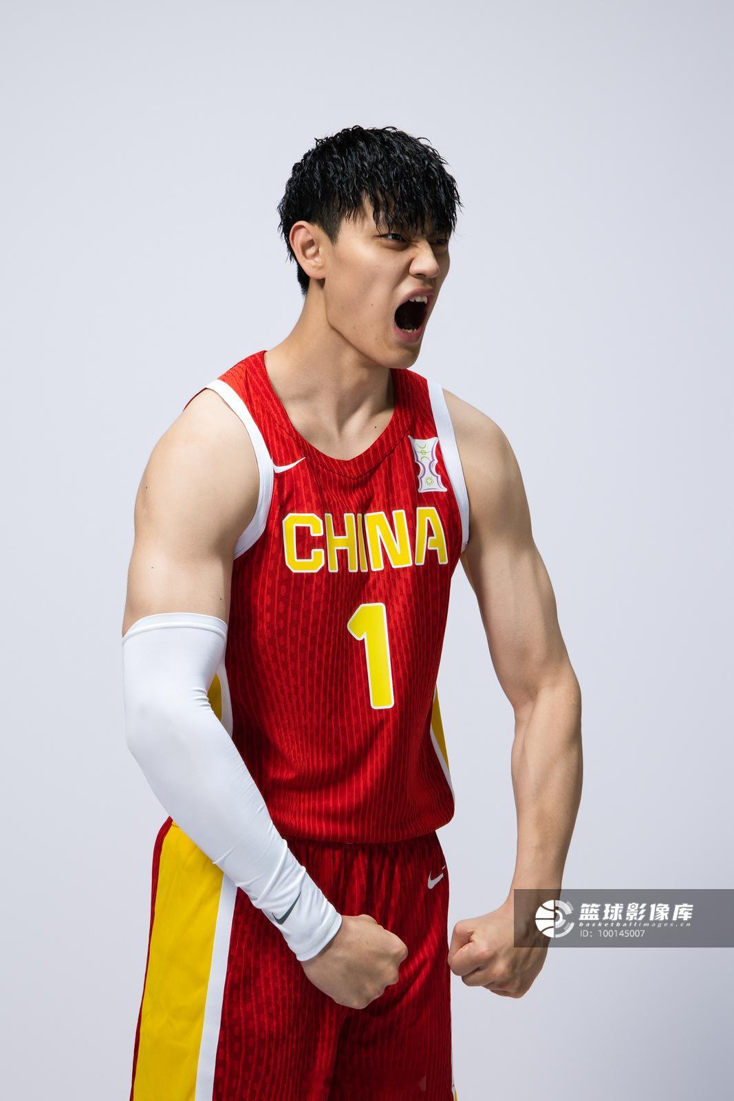 篮网签约曾凡博 篮网，中国赛，有伤的前提，突然这么签约，大概率也就是训练营合同，