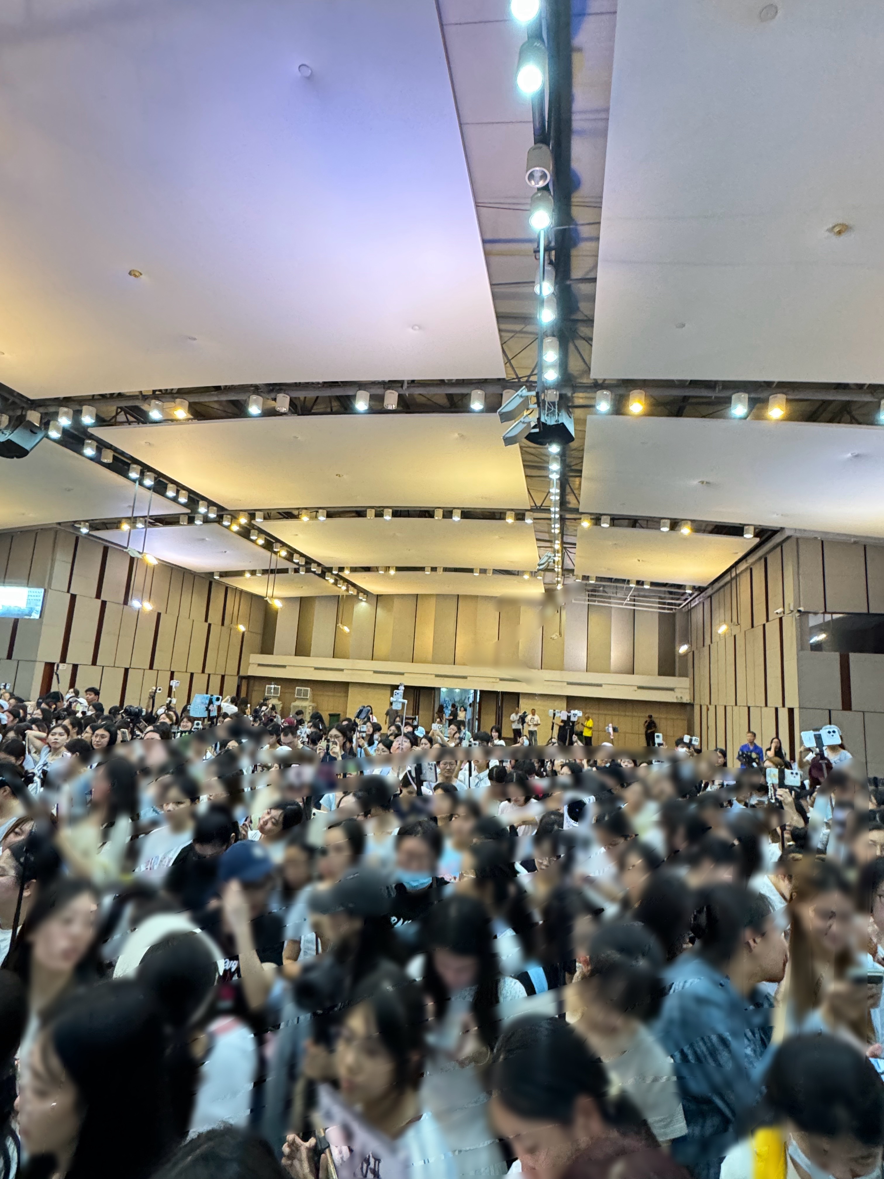 好多人啊
