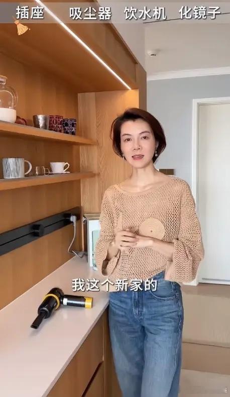 车晓，引发热议。7月3日，44岁的车晓，冲上热搜，这一次，不是脱单结婚了，而是北