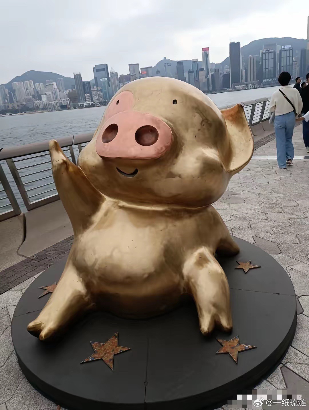 越南，正在拼命“脱亚入欧”，信号很不寻常。有人说，它早晚会像日韩新加坡，跻身“西