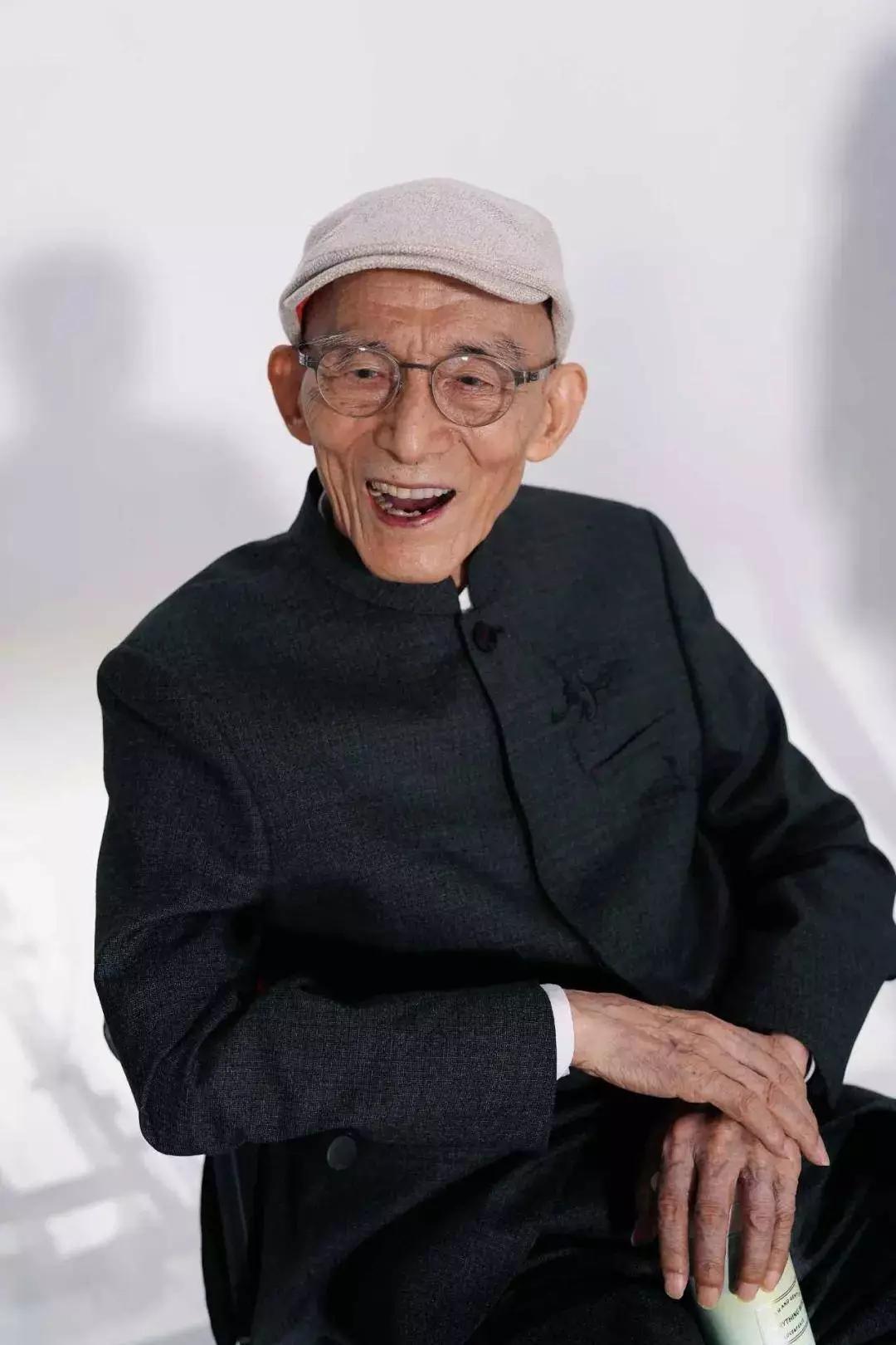 “济公”游本昌老爷子“睡着走了”，之前还曾说过“我很舒服”。享年93岁。[祈祷]