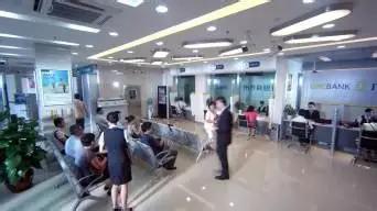 银行股涨疯了，但半年报里藏着一个关键信号



九月初的 A 股，银行板块一路飘