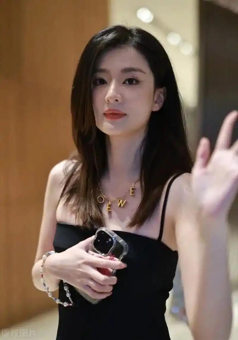 乔欣完全是温柔的邻家姐姐乔欣温柔的邻家姐姐久未更新的乔欣带来妆教分享，妆容清透干