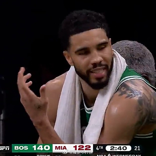 打到最后2分半，塔图姆终于休息了，25分18篮板11助攻2抢断，复出以来的首个三