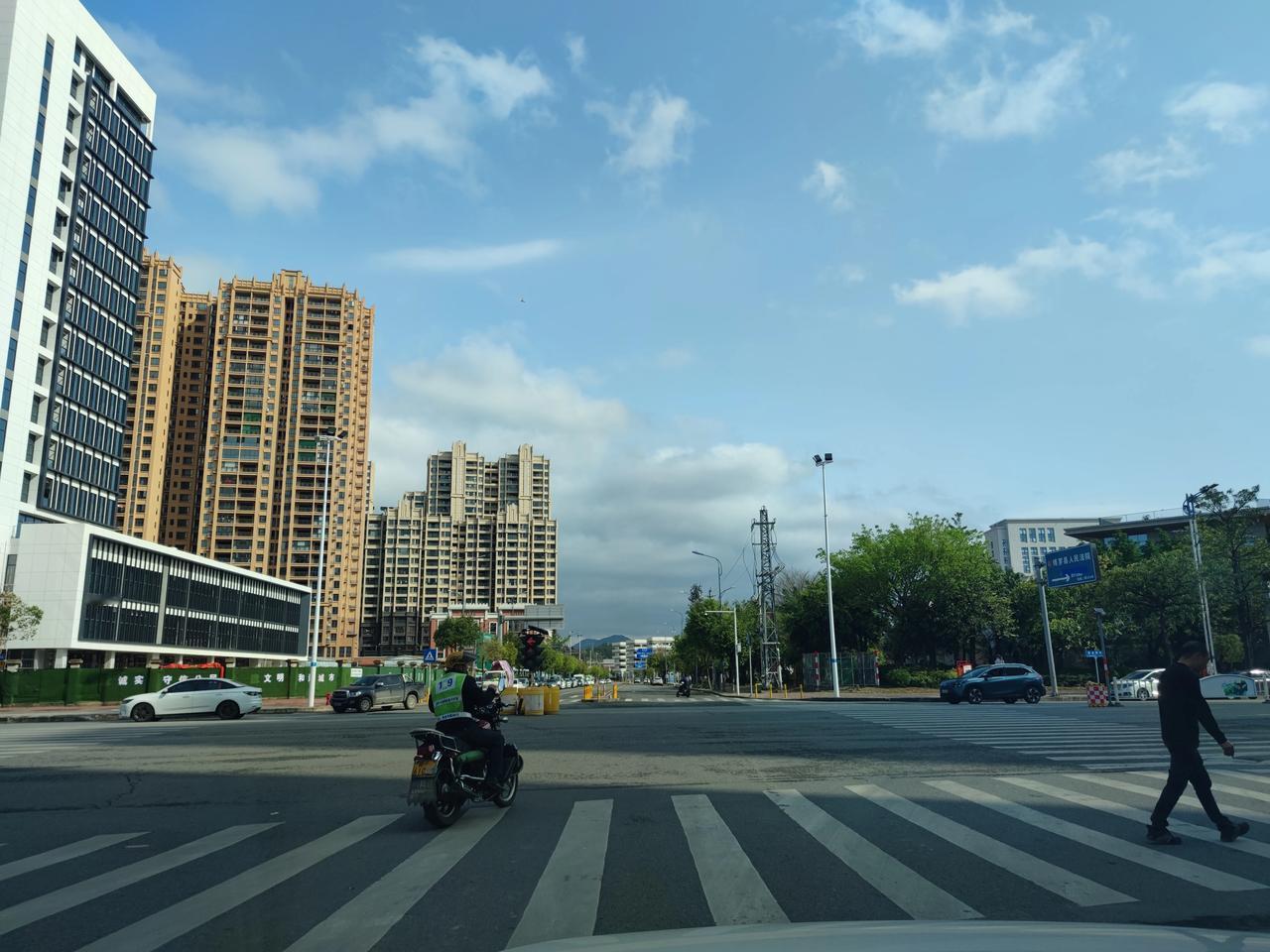 最近这几年经济环境不好，大宗商品的价格都出现了不同程度的下降！房子和车子是最典型