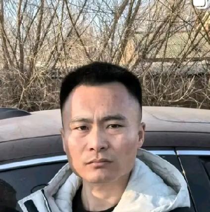 这小伙儿是一步步把自己往悬崖上推啊！查了一下，入室抢劫，保底判10年。
出人命但