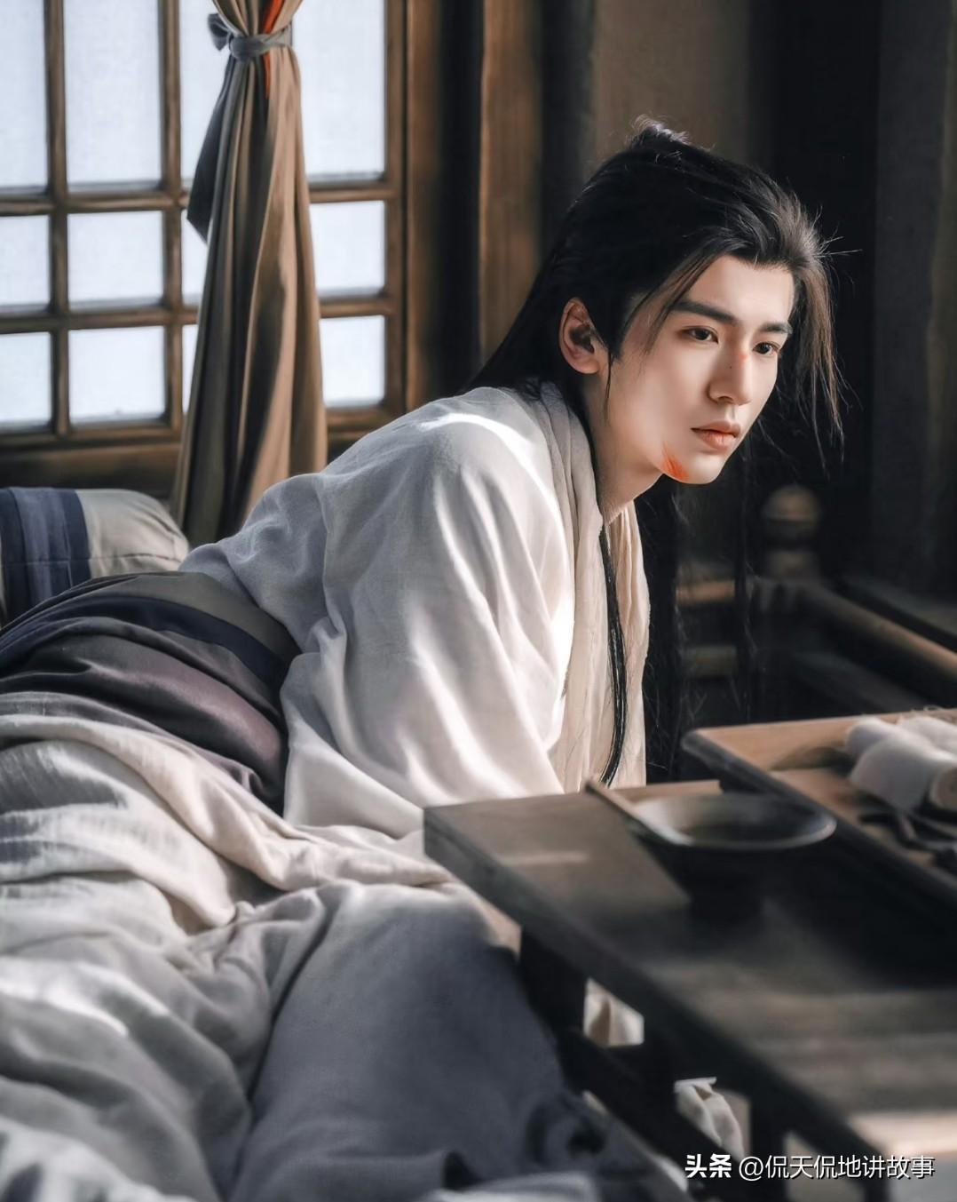 关于他的演技，现在真的是两边观点都挺有道理，完全两极化。
 
有人觉得，他演技一