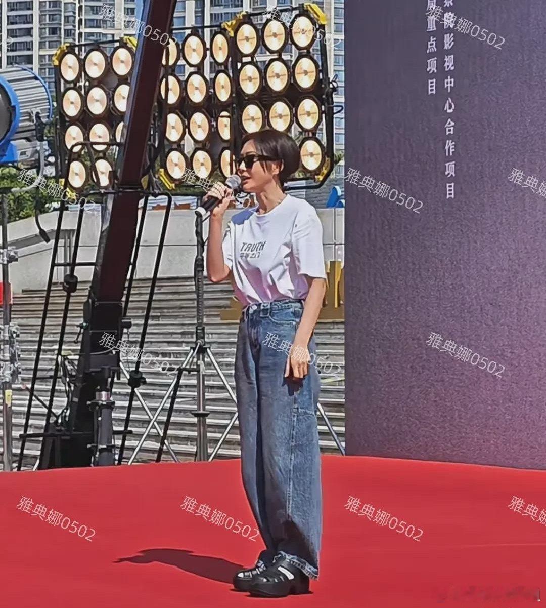 路人镜头下的秦岚！ ​​​