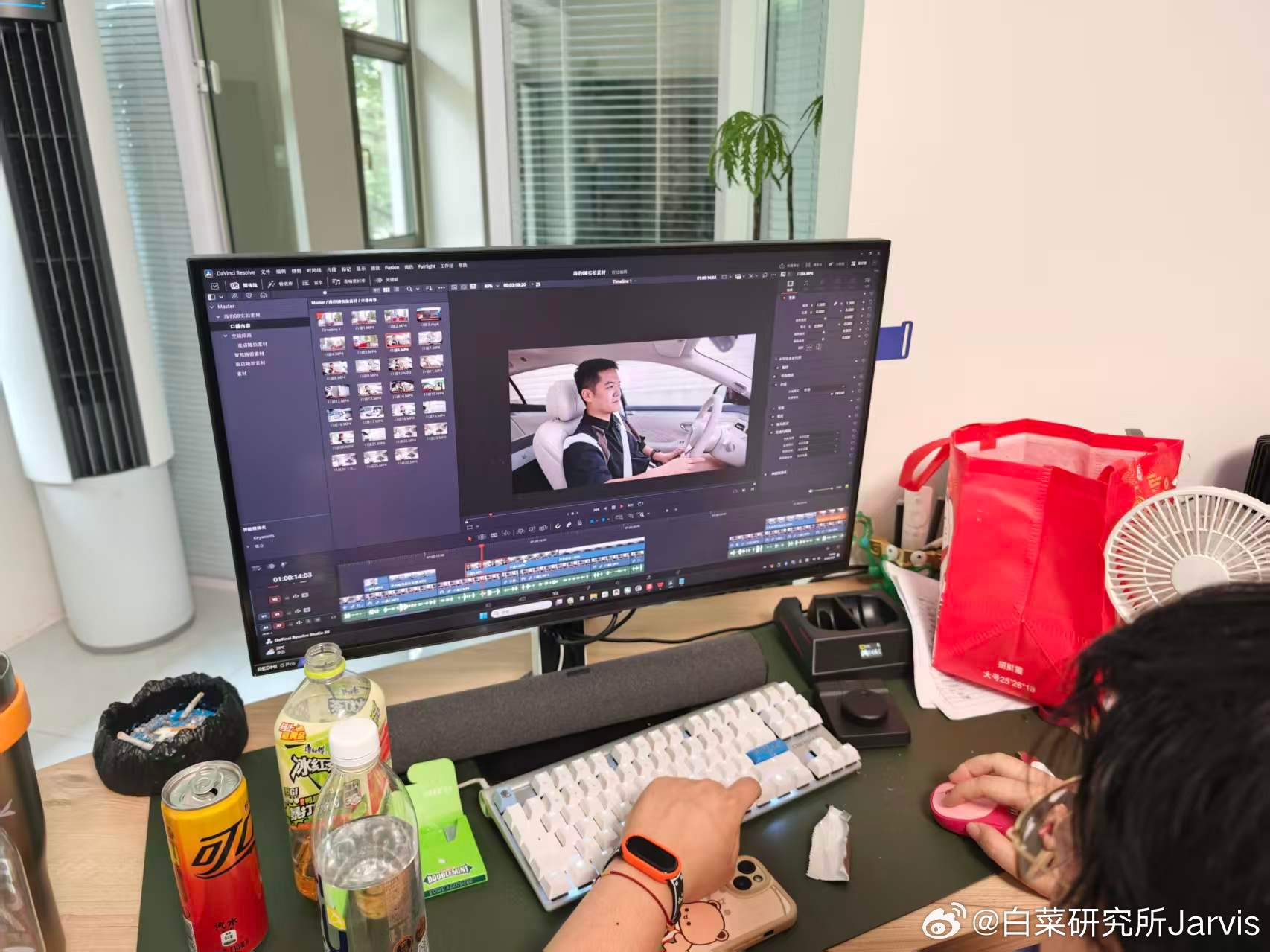 你小子，这是去工作室帮我监工海豹08的视频吗[思考] 这一帧给我整的还挺好看，就