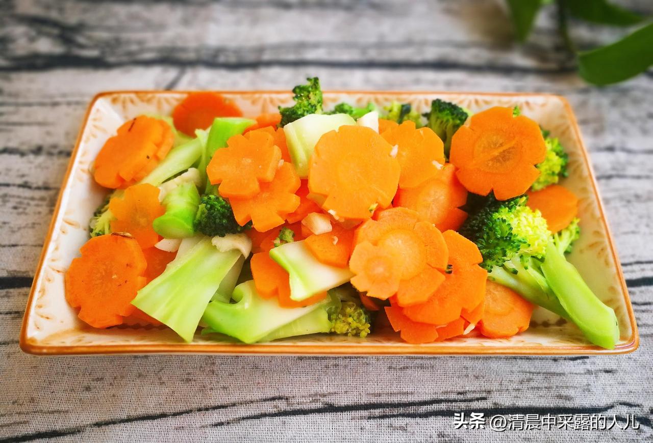 木瓜是关节“天敌”？骨科医生：别只吃它！加这4样，关节不疼不肿 

小区里的张大