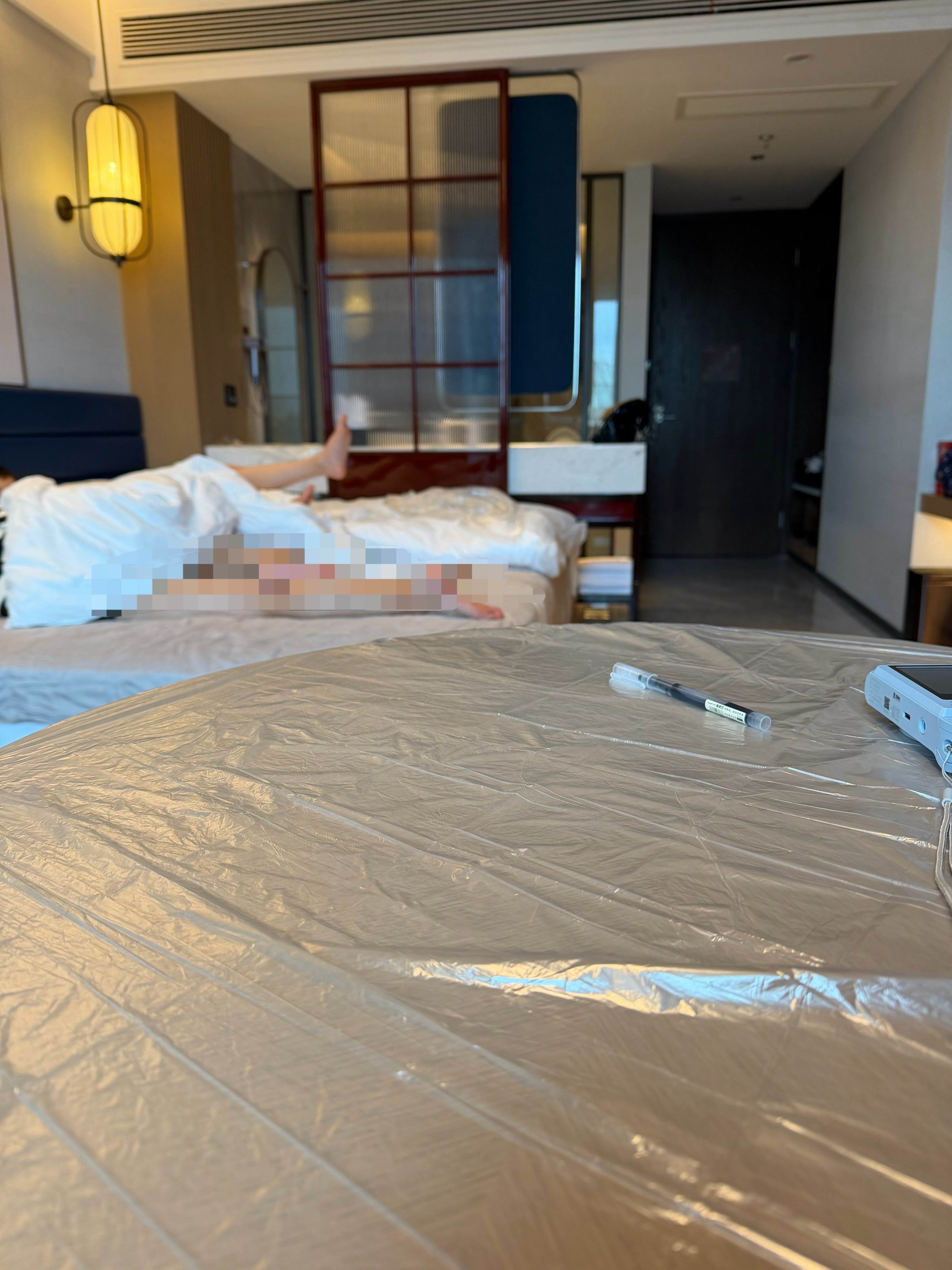 入住酒店，能包的都包了。现在如果用马桶垫我都用这种有厚度的，坐着舒服很多，要么就