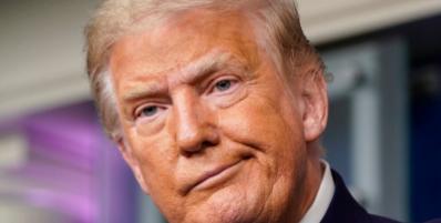 一觉醒来，特朗普又开始威胁了：

“谁向伊朗提供军火，美国就对谁加征50%关税，