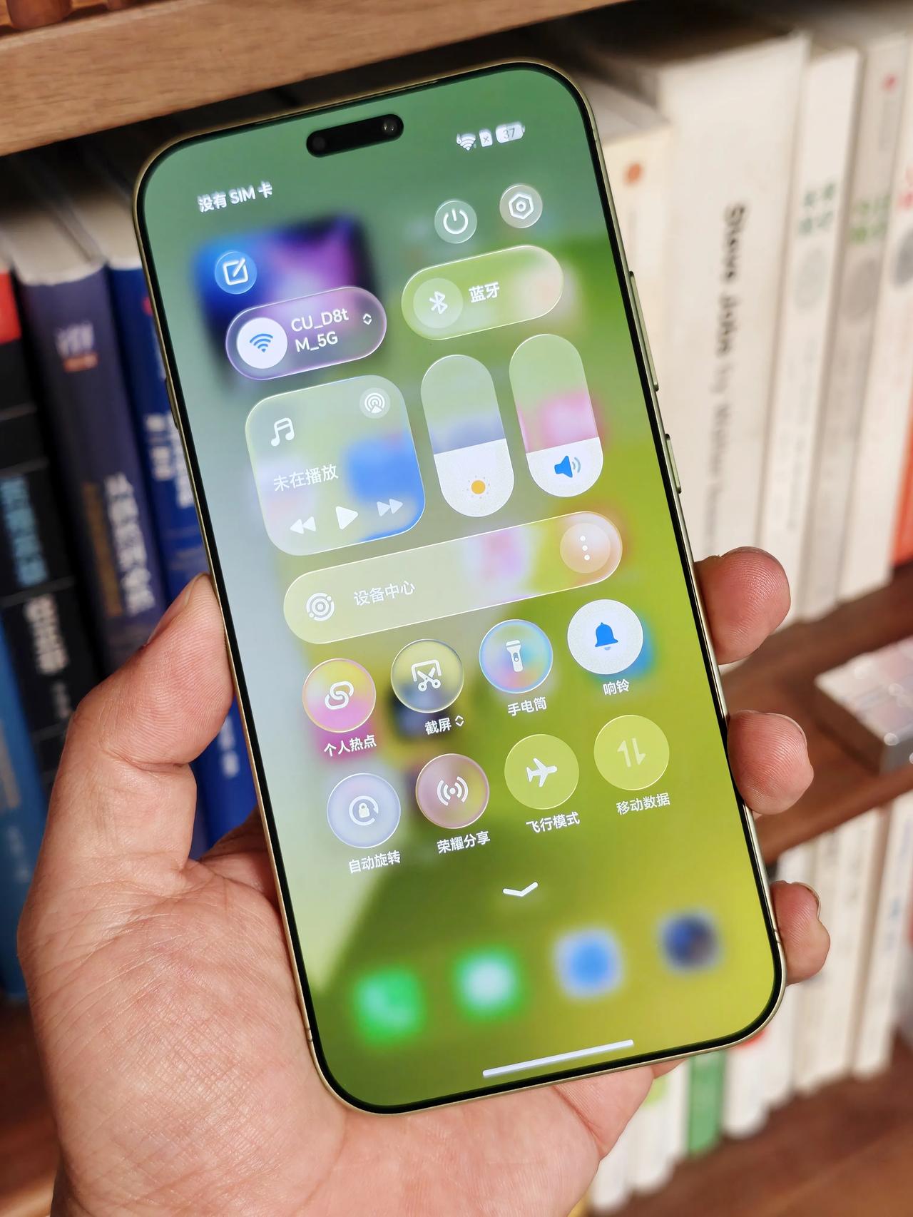 荣耀CEO李健：AI正在重写手机操作系统的未来。

手机AI要实现从“会回答”到