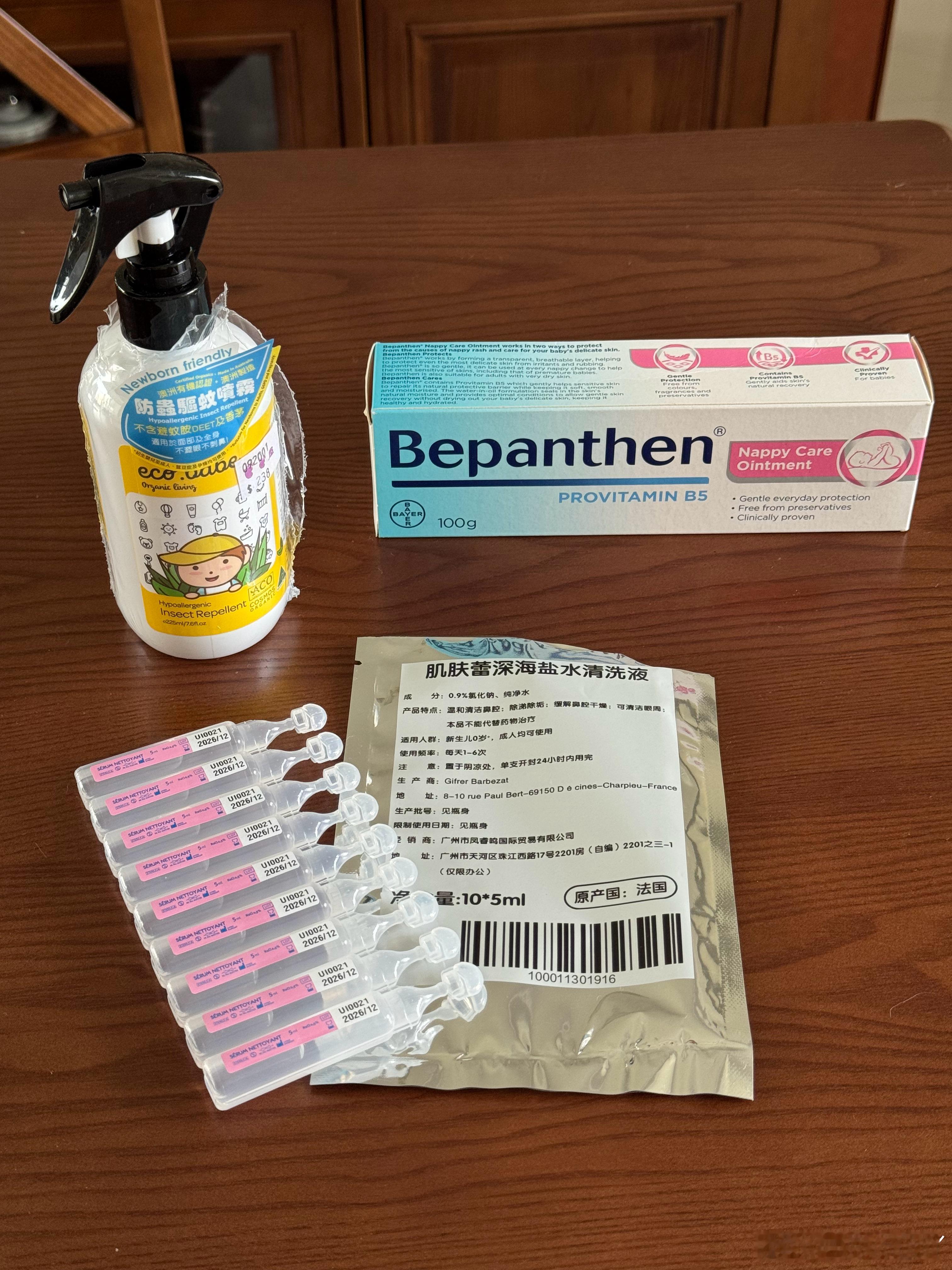 神奇的婴儿用品被我先用上了。因为把鼻黏膜抠坏了流鼻血生理盐水被我用上了因为晚上太
