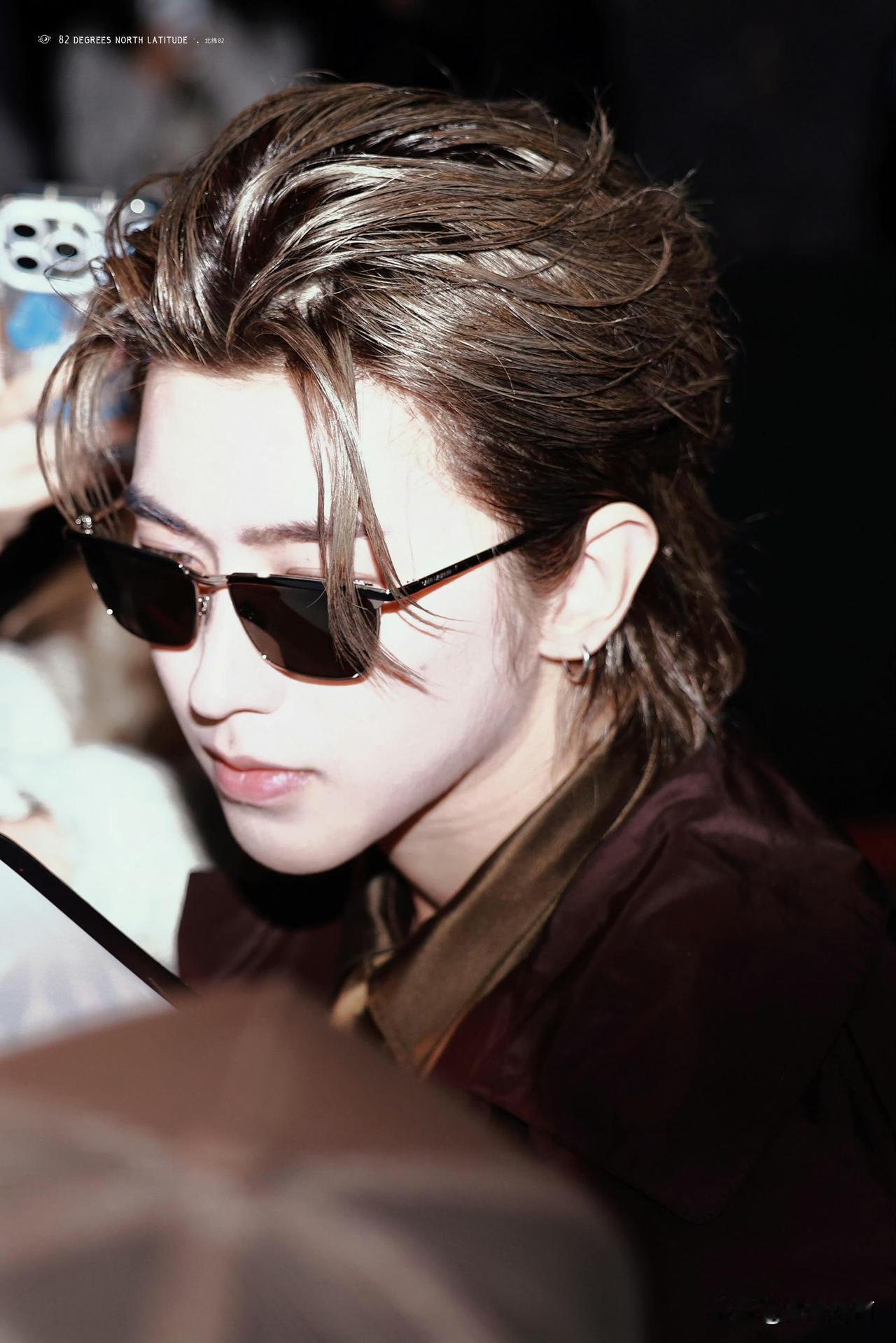 身着Saint Laurent超季出席顶级男刊GQ的母版年度盛典，唯一受邀中国明