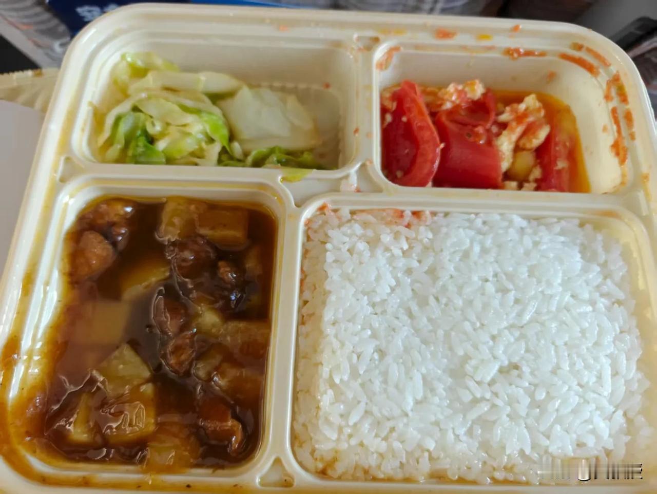 高铁🚄上的盒饭
出差途中
对付一口
一共48块钱，客观的说
贵吗？