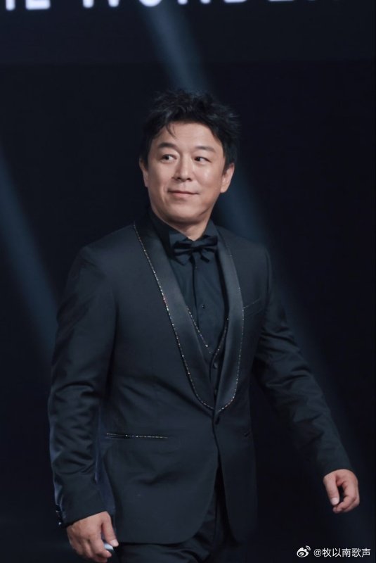 郭麒麟黄渤马思纯开场复刻春晚舞台 喜单3开场复刻春晚《最好的舞台》，黄渤、郭麒麟