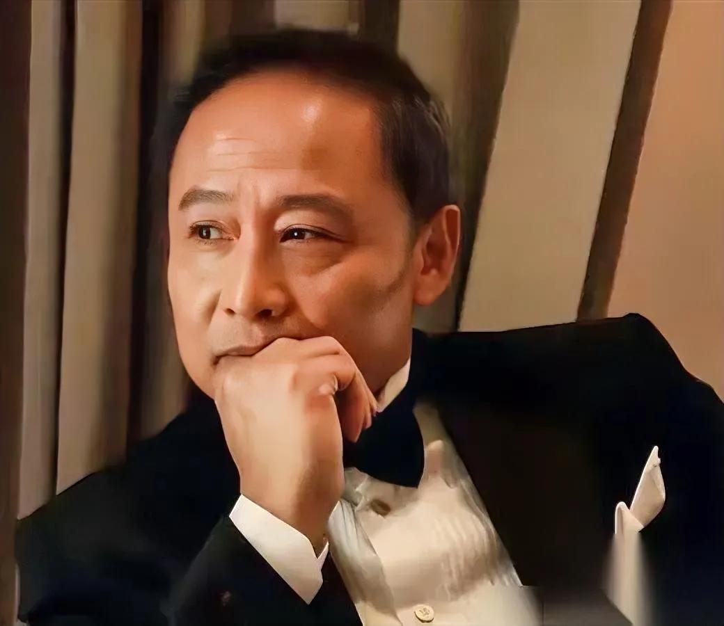 周野芒回应热搜！离婚4个月后…

奚美娟却生下孩子，咋回事？2024年法院判他胜